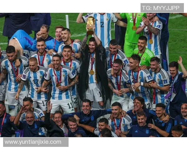 足球明星的魅力与成就中英文双语介绍与分析