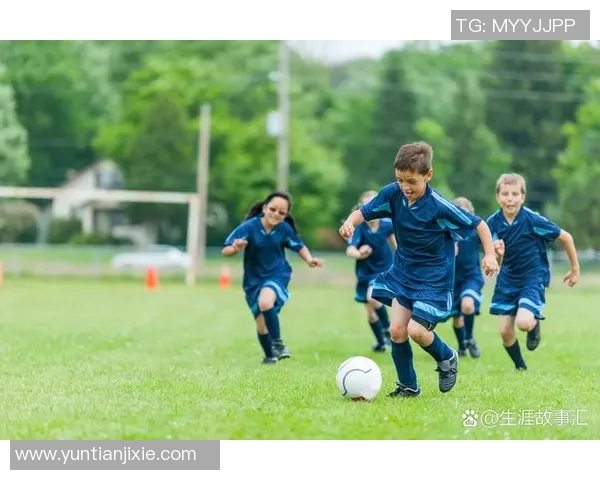足球明星球员壁纸精选展示让你感受绿茵场上的激情与魅力